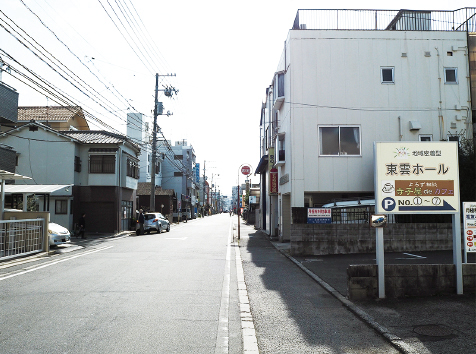 駐車場への道筋